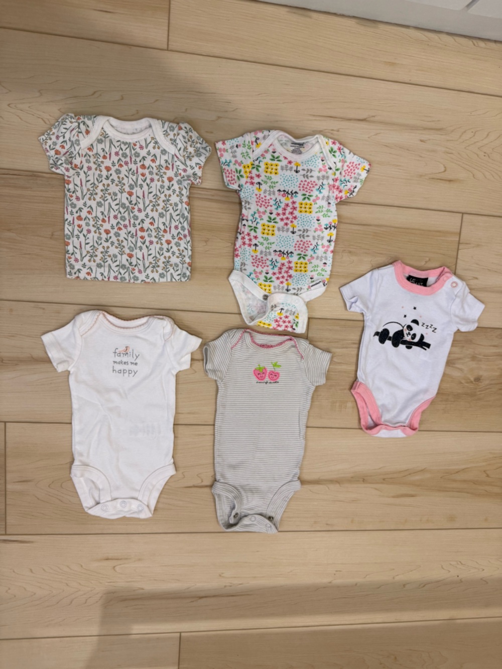 Baby Girl Bodysuits | 5-Piece Set | Chat Botté & Carter’s | Newborn